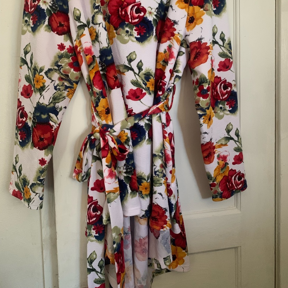 Beautiful blouse - Picture 2 of 2